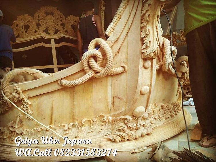 detail ukiran tempat tidur raja - Kamar Set Mewah Raja Model Kapal